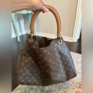 Louis Vuitton Artsy MM handbag